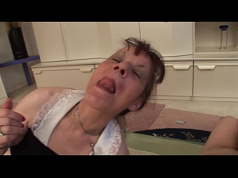 ❤️ Két nagymama és egy nagypapa hármasban Anal videó at hu.pornpicslove.ru ❌❤